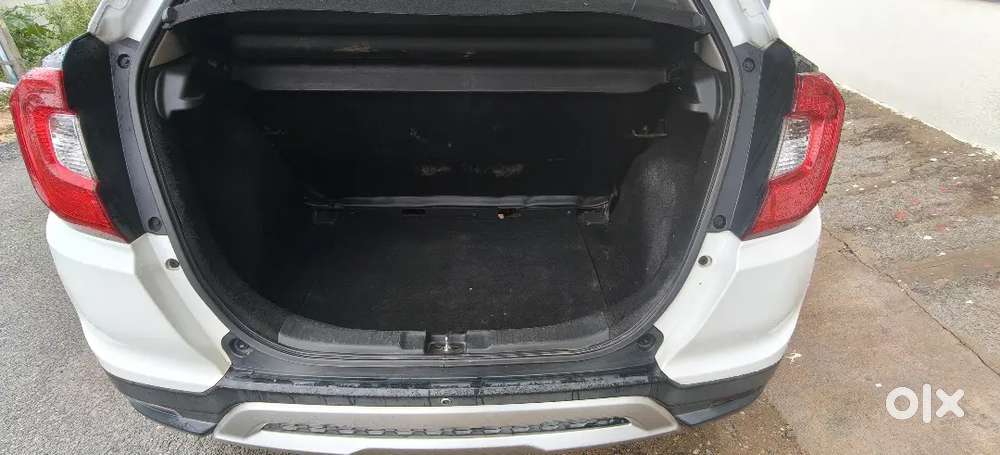 Cruice Control,,having Power Steering, Power Windows, Sunfroof