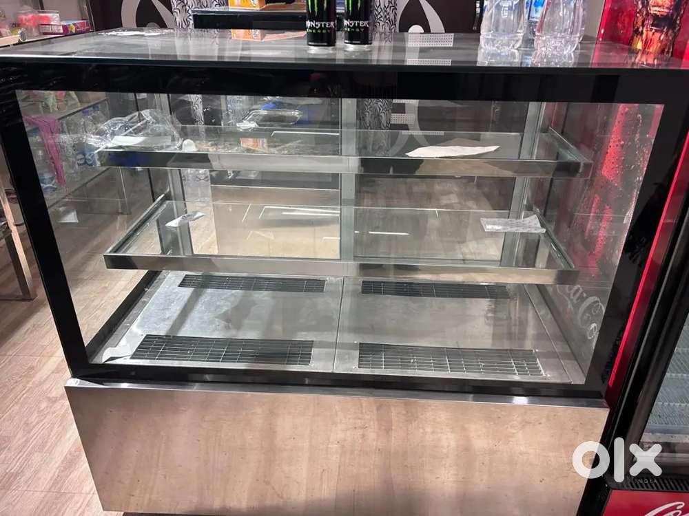 Premium refrigerated display counter