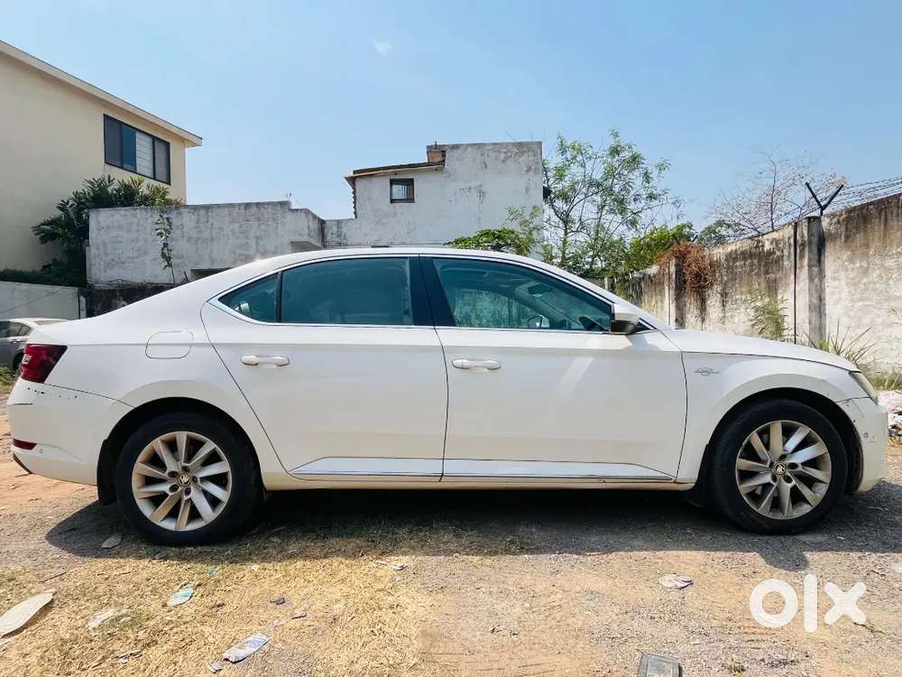 Skoda Superb 2018 Petrol 64292 Km Driven