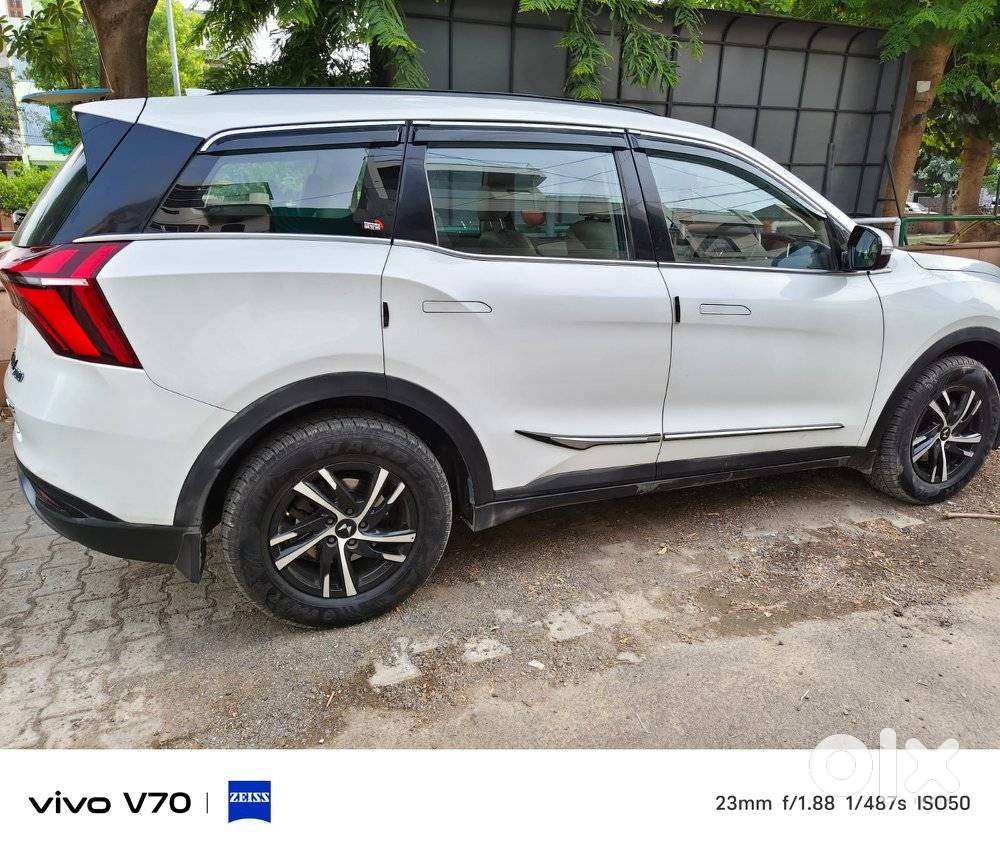 Mahindra Xuv700 2.0 Ax 5 Petrol Mt Str, 2023, Diesel