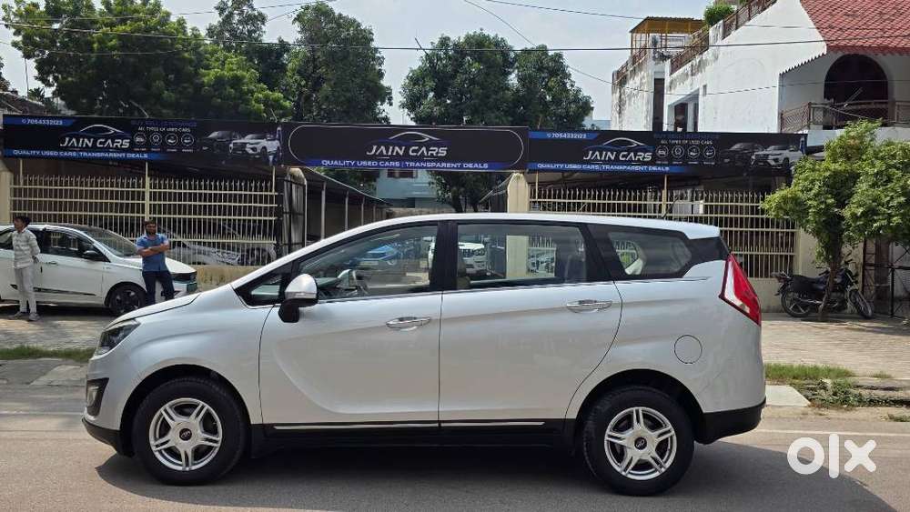 Mahindra Marazzo M6, 2019, Diesel