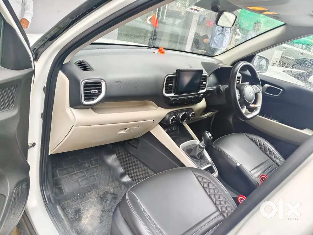 Hyundai Venue 1st Owner 2022 New Shape White Colour