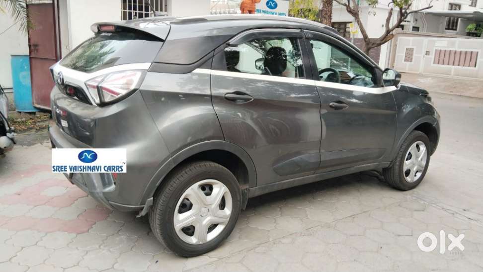 Tata Nexon, 2022, Petrol