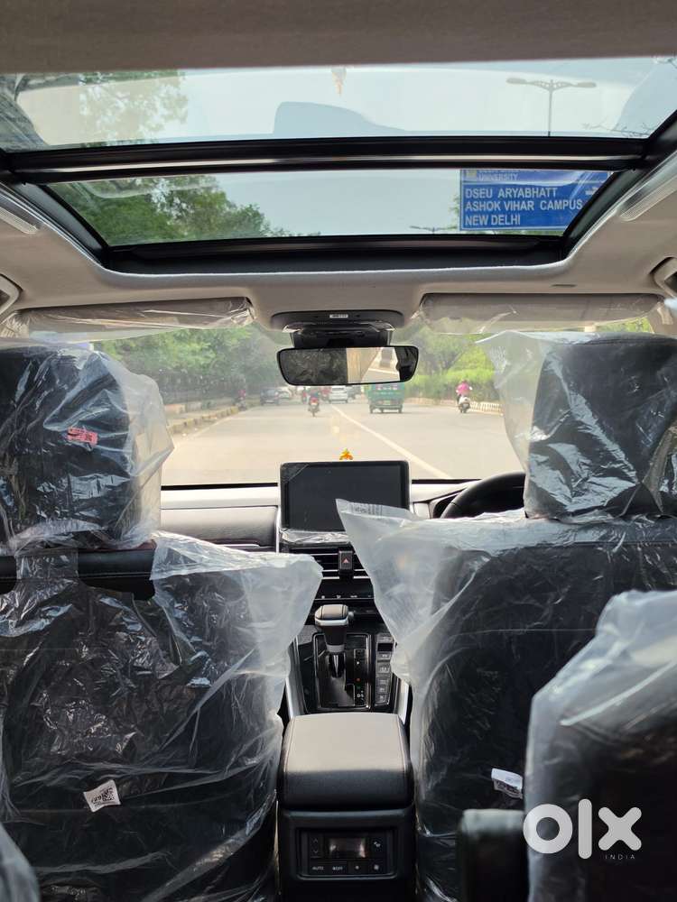 Toyota Innova Hycross 2.0 Zx (o) Hybrid 7 Str, 2025, Petrol