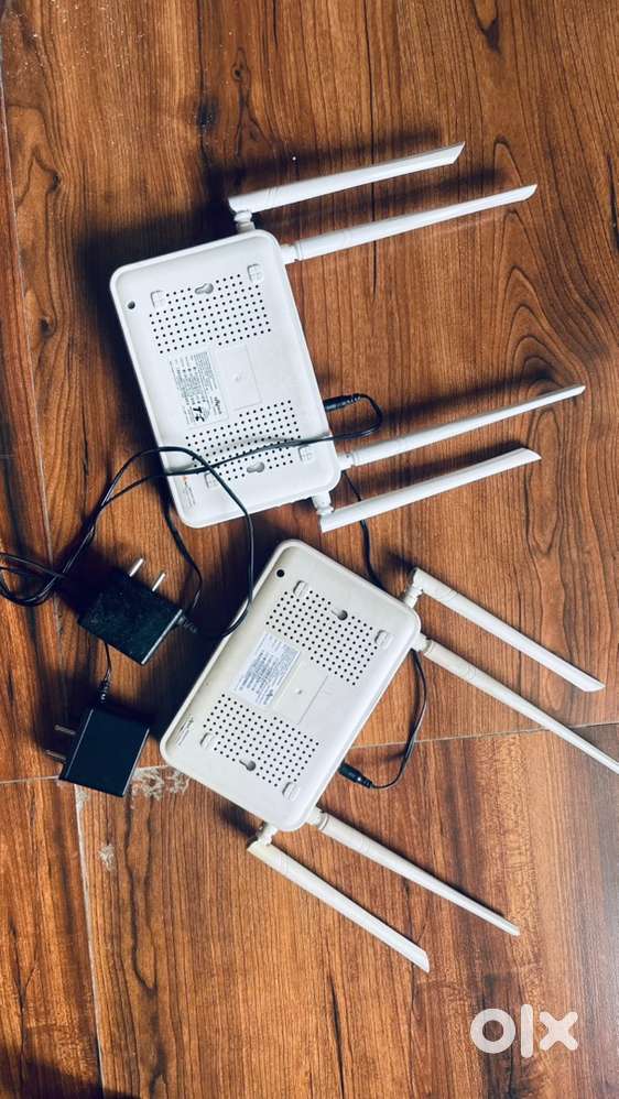 2 Syrotech Wifi routers in exellent condition