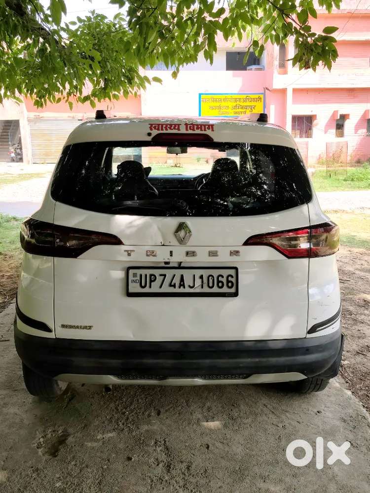 One Hand Care Tracking Car