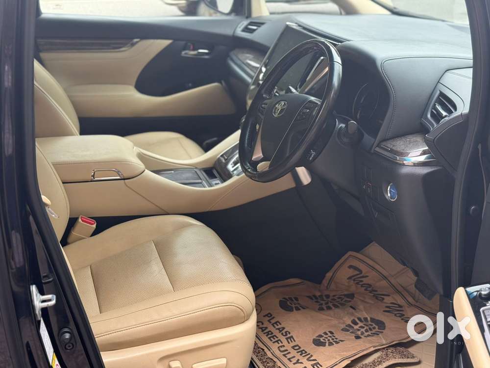 Toyota Vellfire 2.5 Executive Lounge, 2020, Petrol