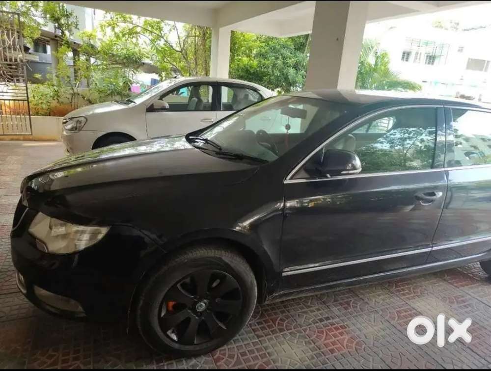 Skoda Superb 2013 Petrol 100000 Km Driven