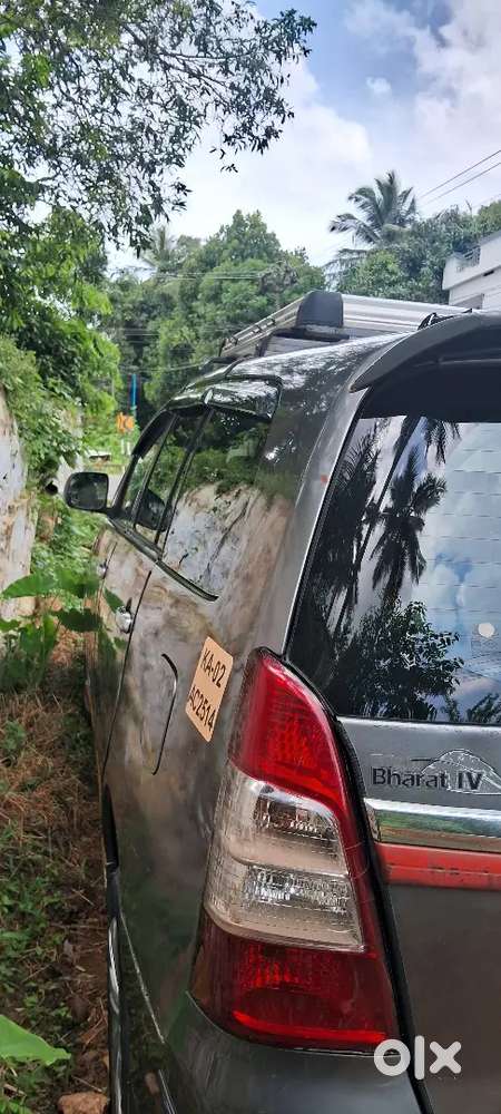 Toyota Innova 7+1 Yellow Board.\ Frant 2 Tyre New, Back J K