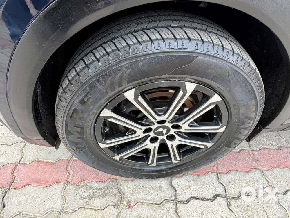 Mahindra Xuv700 2.0 Ax 5 Petrol Mt Str, 2024, Petrol