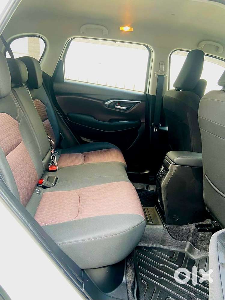 Maruti Suzuki Grand Vitara 1.5 Delta Smart Hybrid At, 2025, Petrol