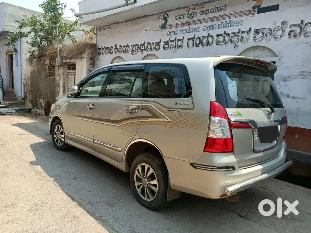 Toyota Innova 2015 Diesel Well Maintained With Company Service