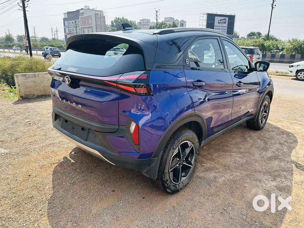 Tata Nexon Fearless S Purple 1.2 Revotron Petrol 6mt Dual Tone, 2023..