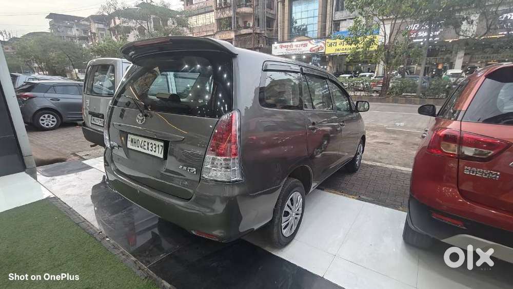 Toyota Innova 2.5 E 8 Str, 2011, Diesel