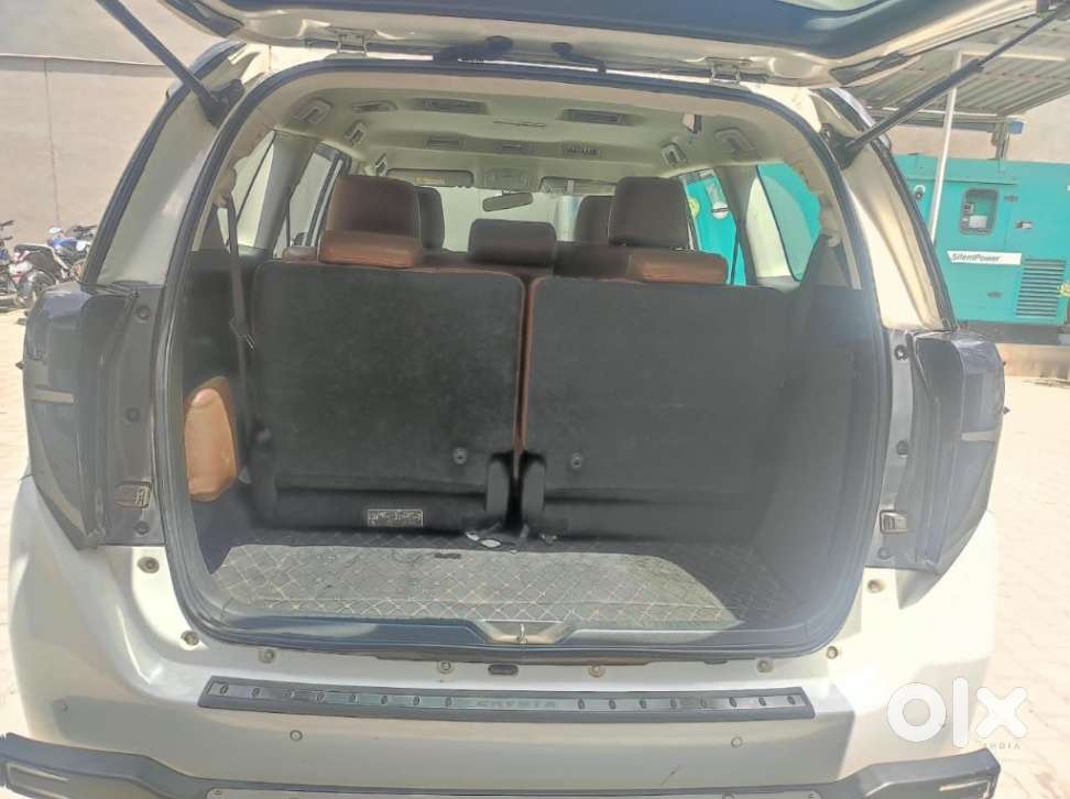 Toyota Innova Crysta [2020-ongoing] 2.4 Gx 8 Str, 2022, Diesel