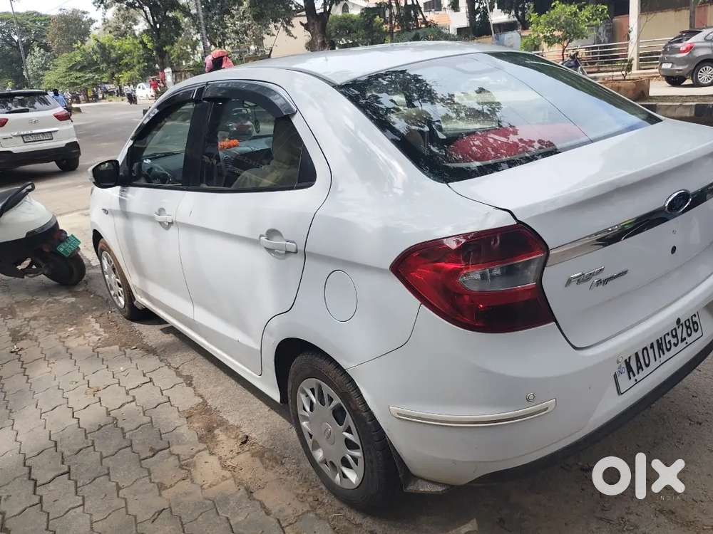 Ford Aspire Titanium Blu 2016