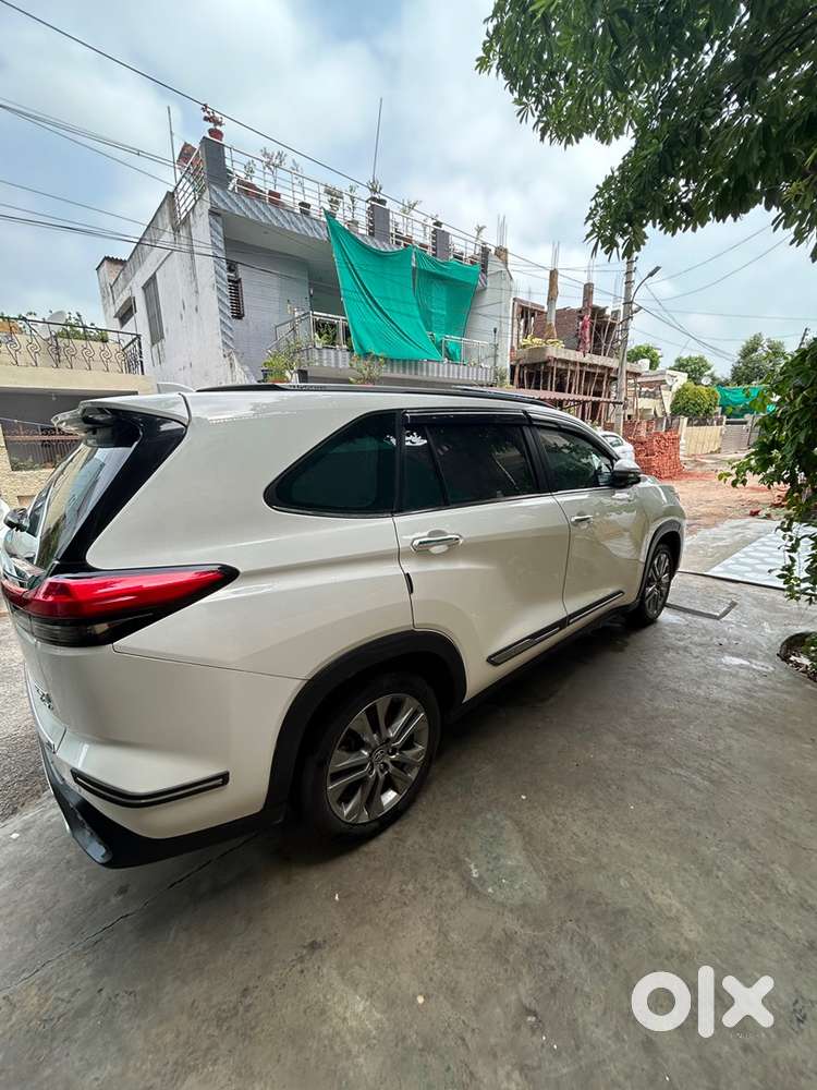 Toyota Innova Hycross Hybrid 2025