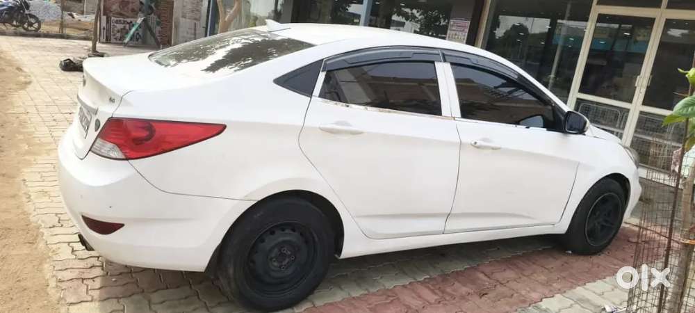 Hyundai Verna 2015