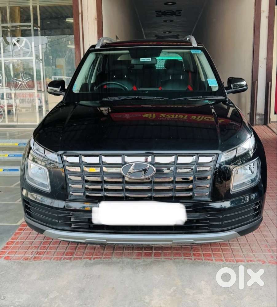 Hyundai Venue 2024 Petrol Well Maintained