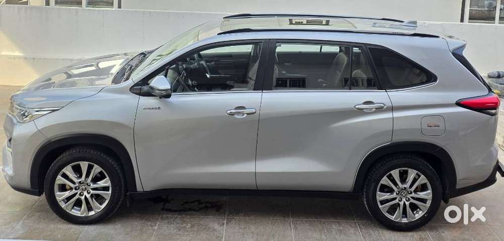 Toyota Innova Hycross 2.0 Zx (o) Hybrid 7 Str, 2023, Petrol