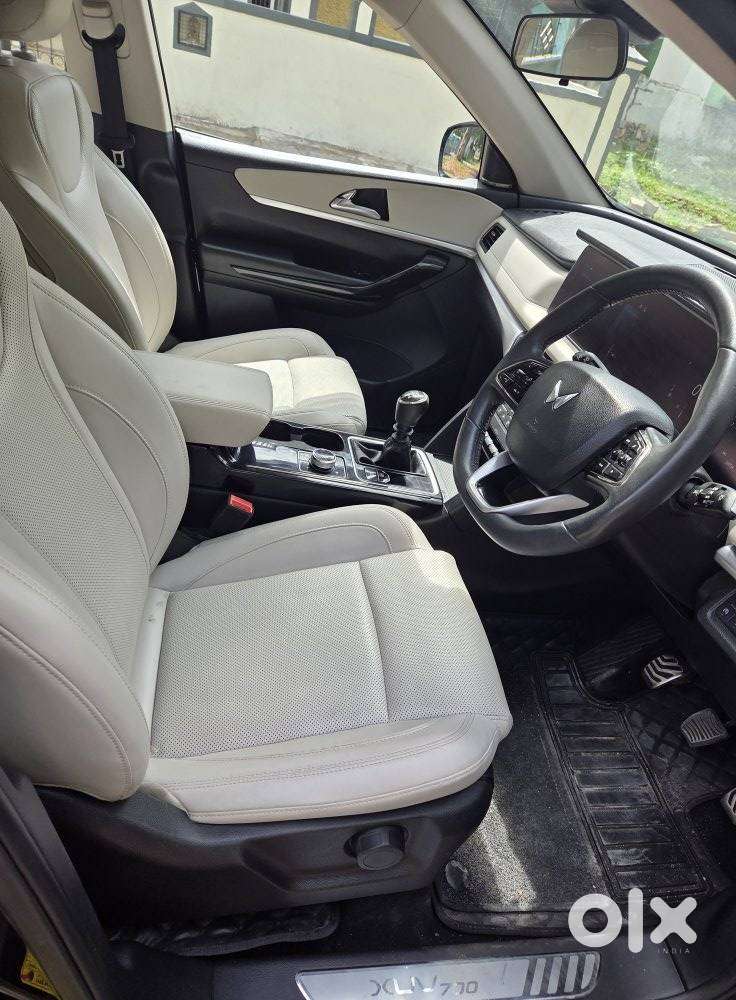 Mahindra XUV700 2.2 AX 7 Diesel MT Luxury Pack Str, 2024, Diesel