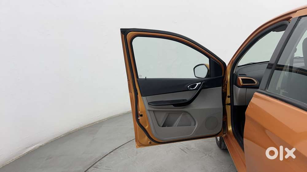 Tata Tiago Xza, 2017, Petrol