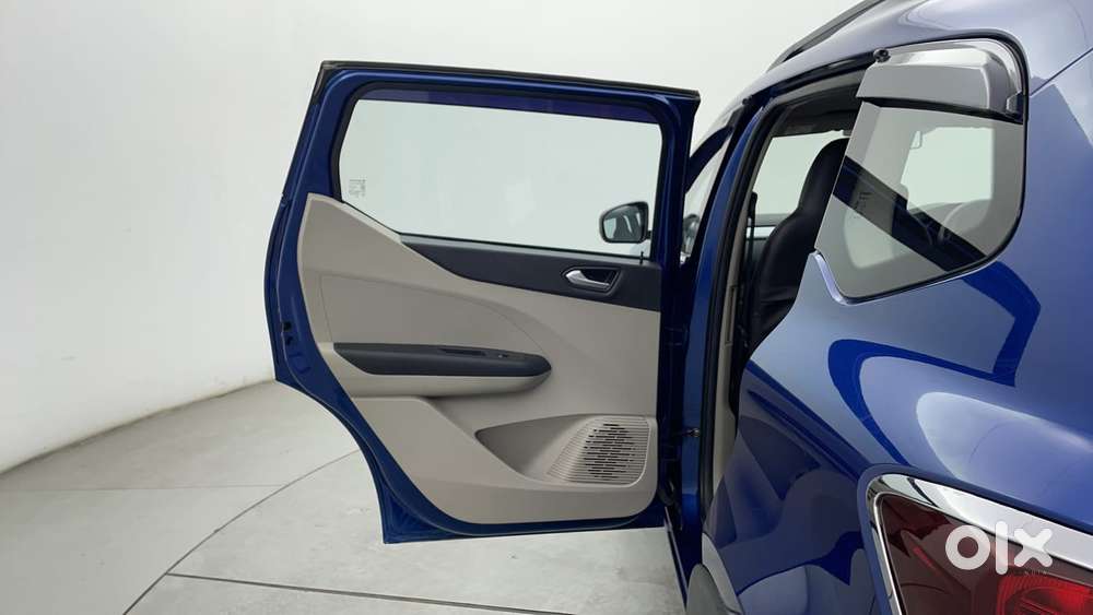 Renault Triber Rxz Easy-r Amt, 2022, Petrol