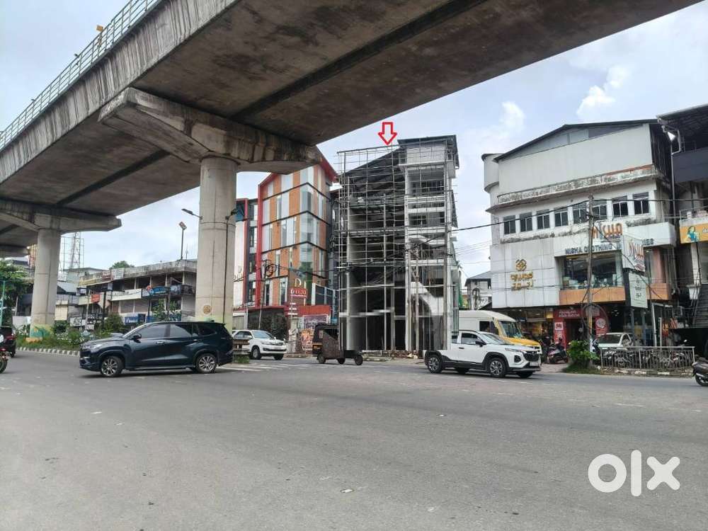 2000 sqft showroom on main road close to Lulu mall at Edapally