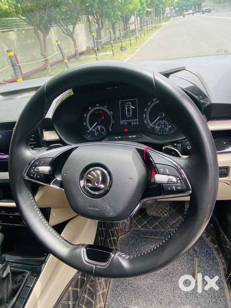 Skoda Slavia Ambition 1.0l Tsi At, 2023, Petrol