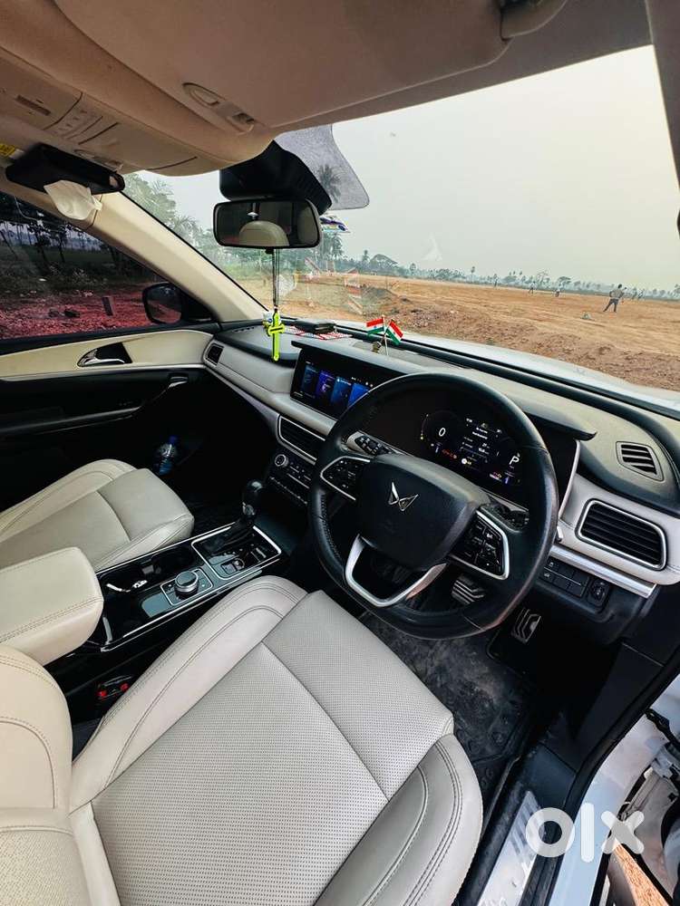 Xuv 700 Ax7 Automatic