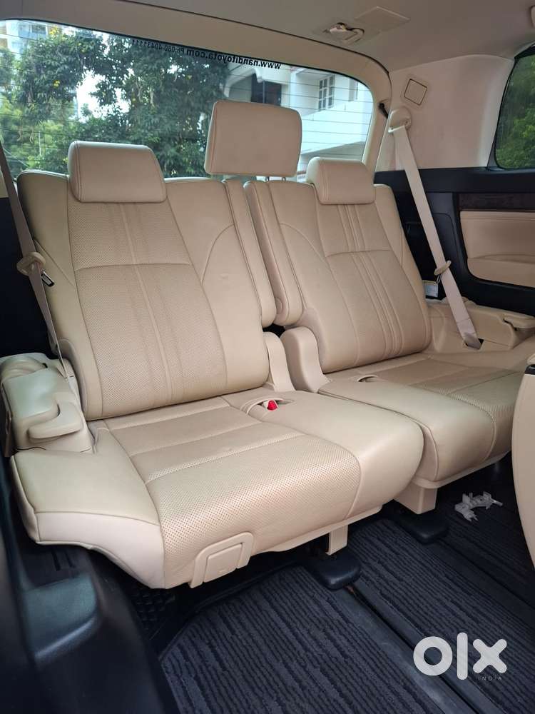 Toyota Vellfire 2.5 Executive Lounge, 2021, Petrol