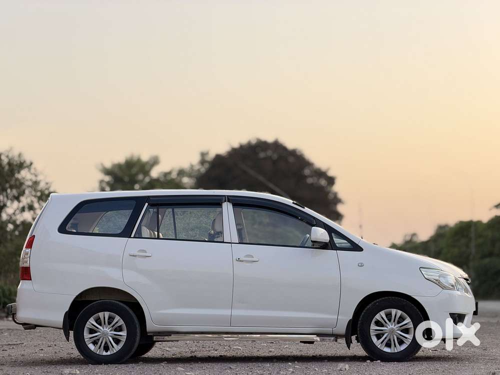 Toyota Innova 2.5 Gx (diesel) 8 Seater Bs Iv, 2015, Diesel