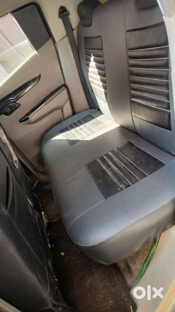Mahindra Kuv 100 2017
