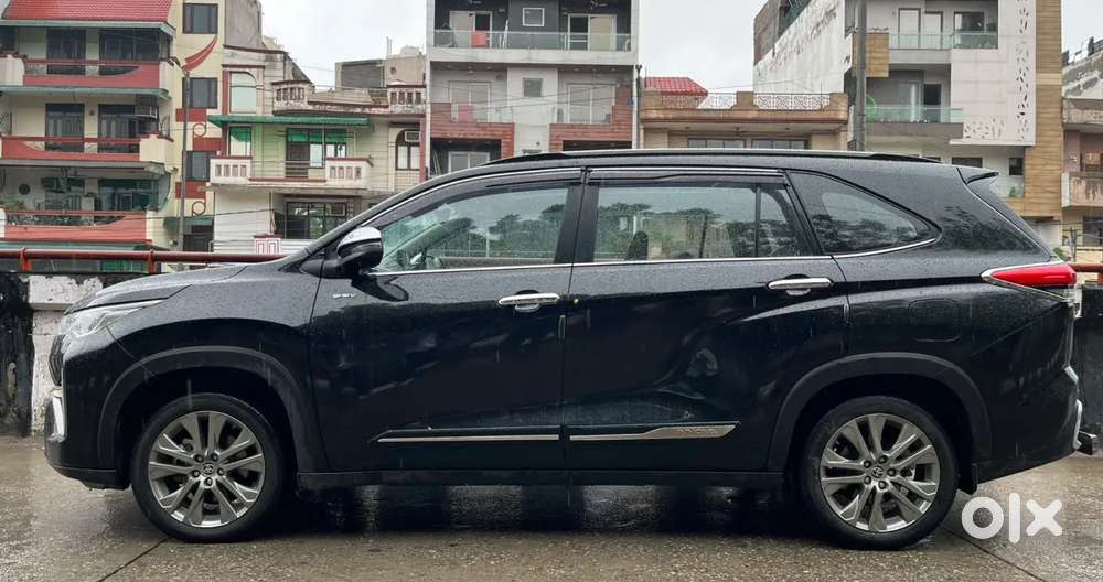 Toyota Innova Hycross 2.0 Zx (o) Hybrid 7 Str, 2025, Petrol
