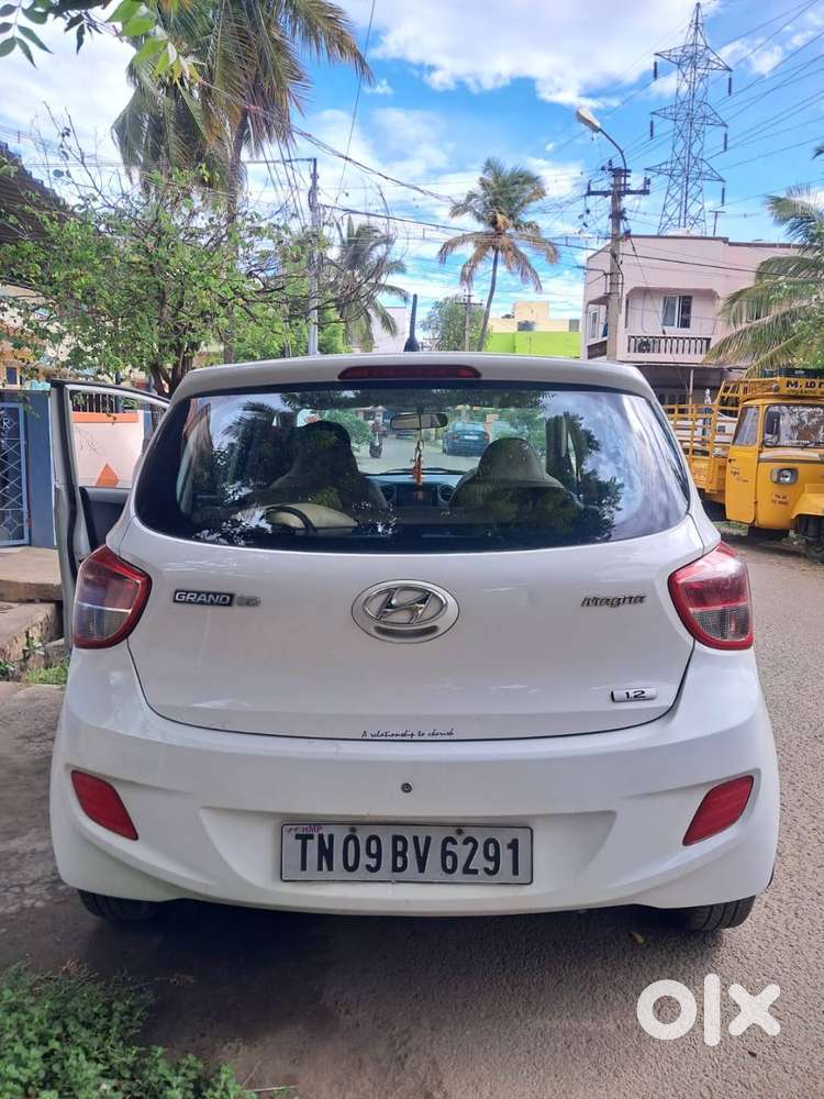 Good Condition Hyundai Grand I10 White Color Magna Petrol Car For Sale