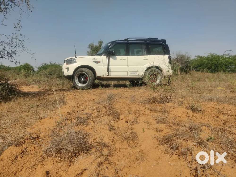 Mahindra Scorpio S10 4x4  2015 Diesel 125000 Km Driven