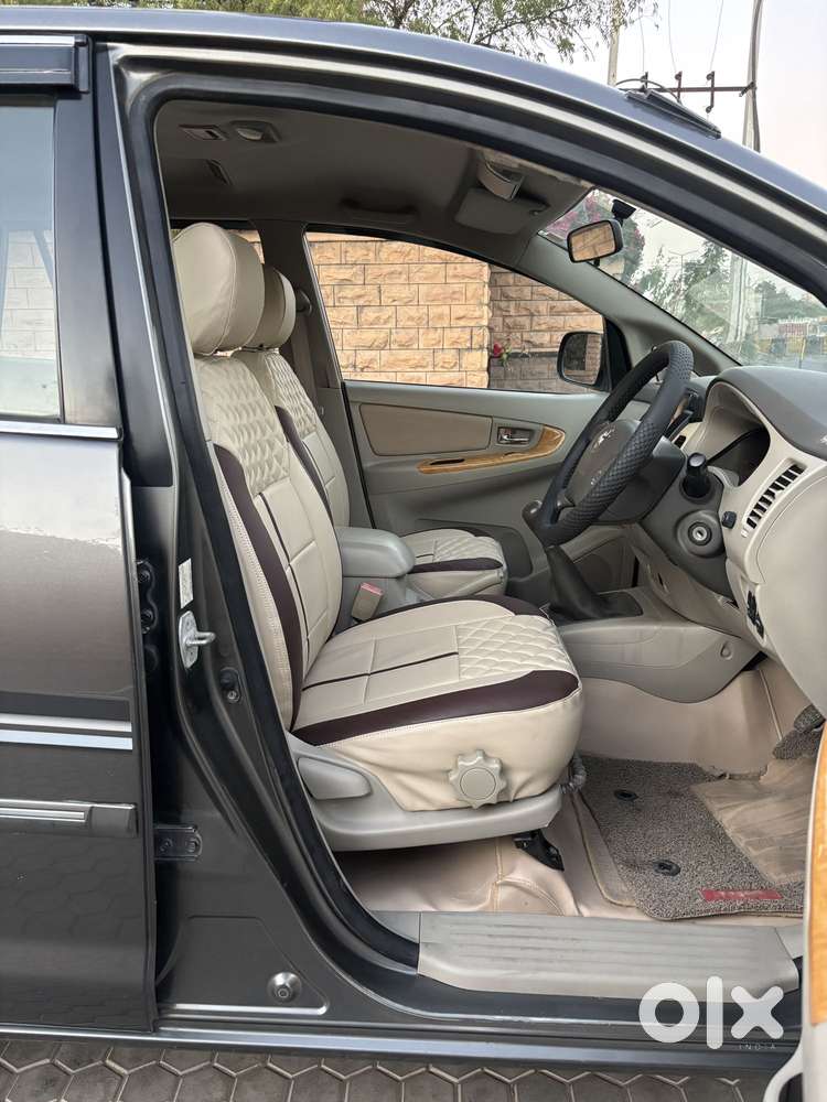 Toyota Innova 2.5 V 7 Str, 2011, Diesel