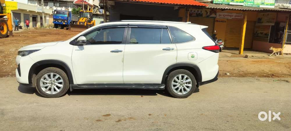 Toyota Innova Hycross 2.0 Zx Hybrid 7 Str, 2023, Petrol