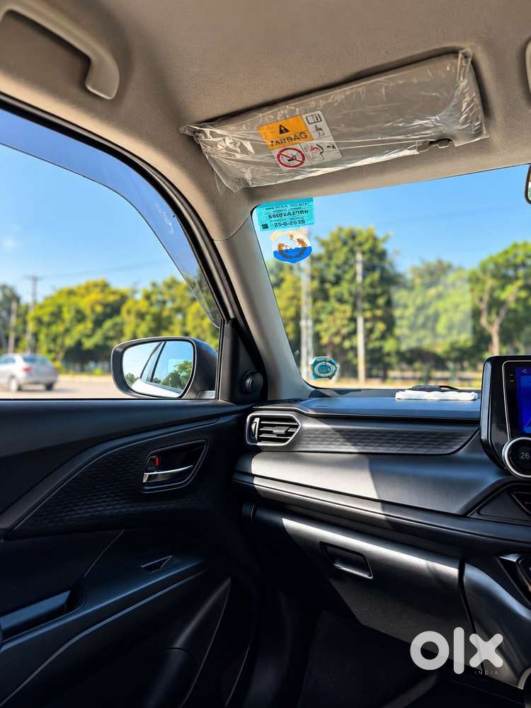 Maruti Suzuki New-gen Swift Vxi, 2025, Petrol