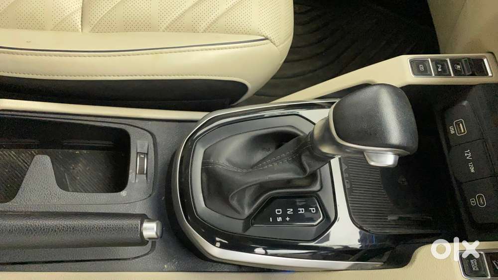 Kia Carens 1.4 Luxury Plus Dct 7 Str, 2022, Petrol