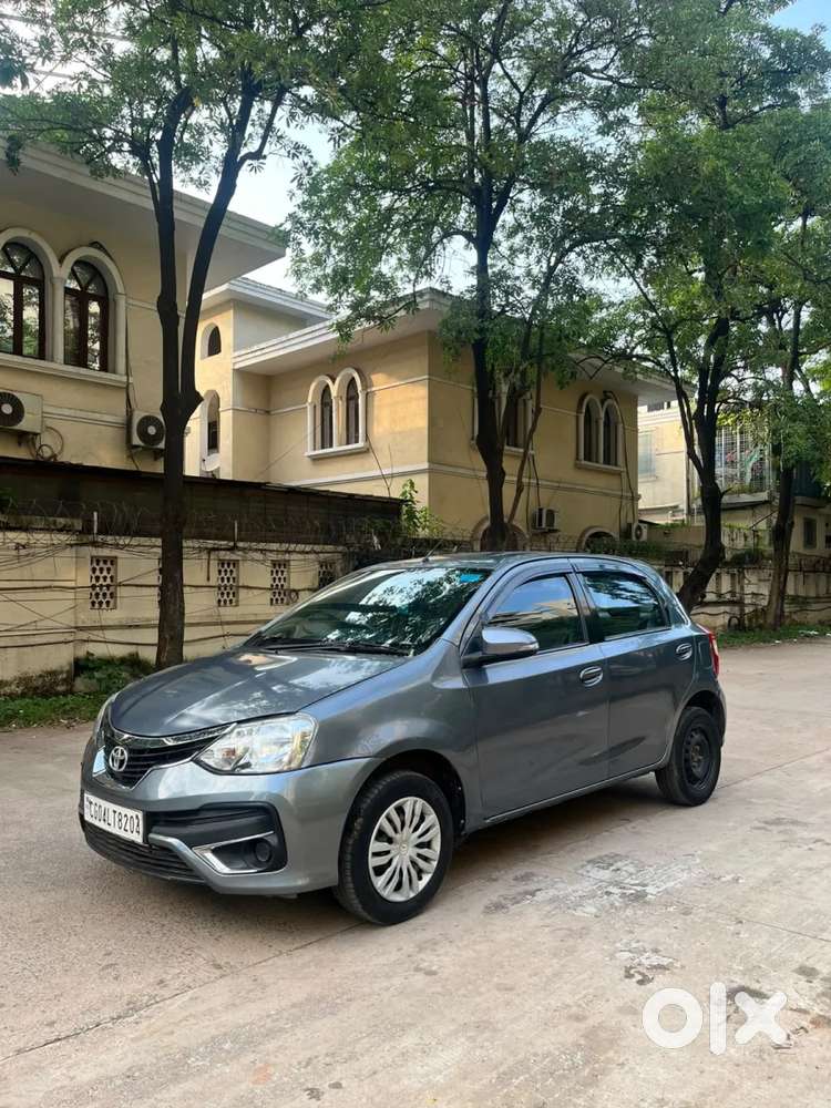 Toyota Etios Liva V Dual Tone, 2017, Petrol