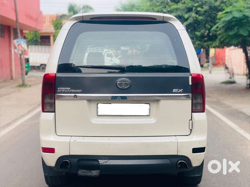 Tata Safari Storme 2015