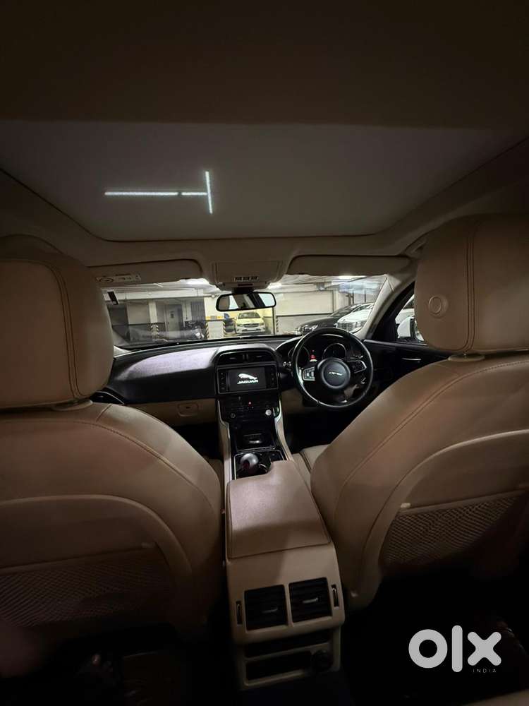 Jaguar Xe Portfolio, 2016, Petrol