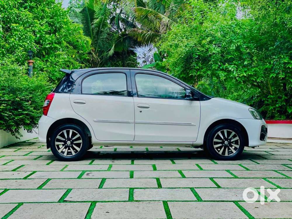 Toyota Etios Liva V Dual Tone, 2019, Petrol