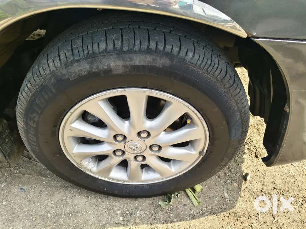 Toyota Innova 2012 Diesel 270000 Km Driven