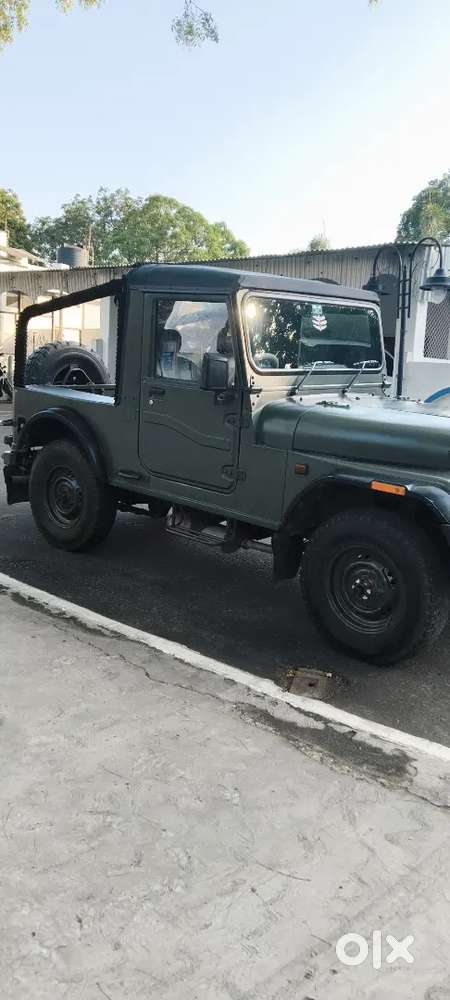 Mahindra Jeep With 5 Extra Tyre, Rear Two Extra Seat And Rear Roof