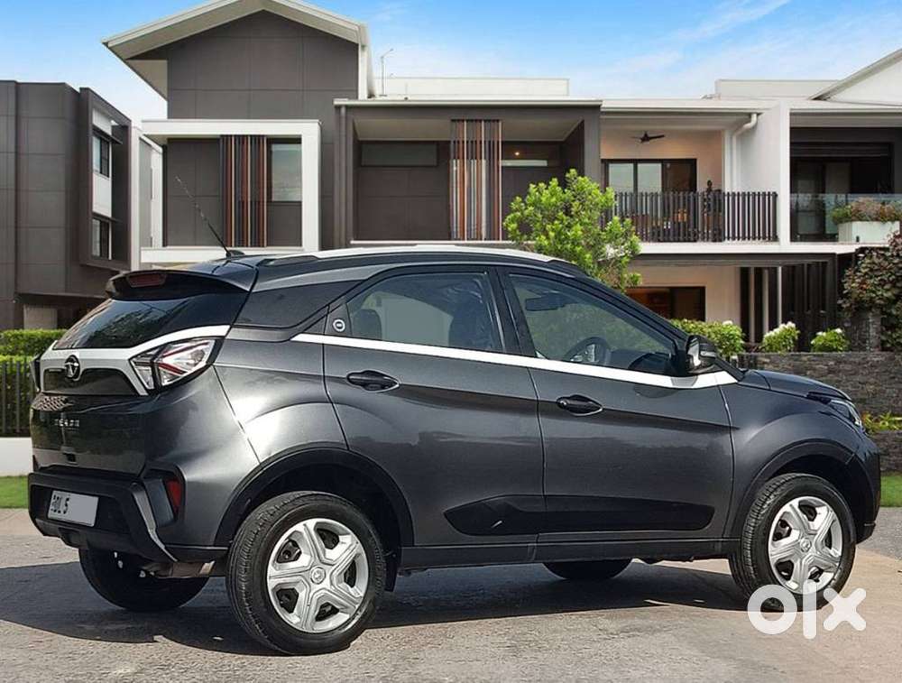 Tata Nexon 1.2 Revotron Xma Amt (s), 2023, Petrol