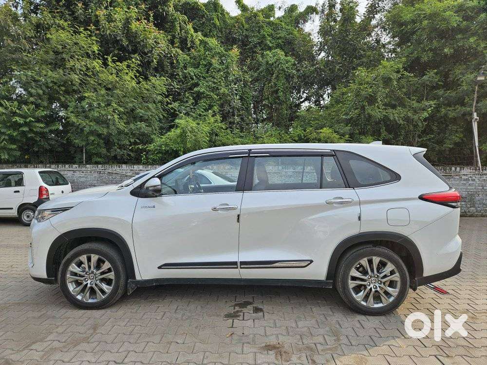 Toyota Innova Hycross 2.0 Zx Hybrid 7 Str, 2024, Petrol