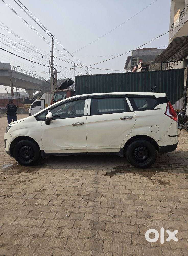 Mahindra Marazzo