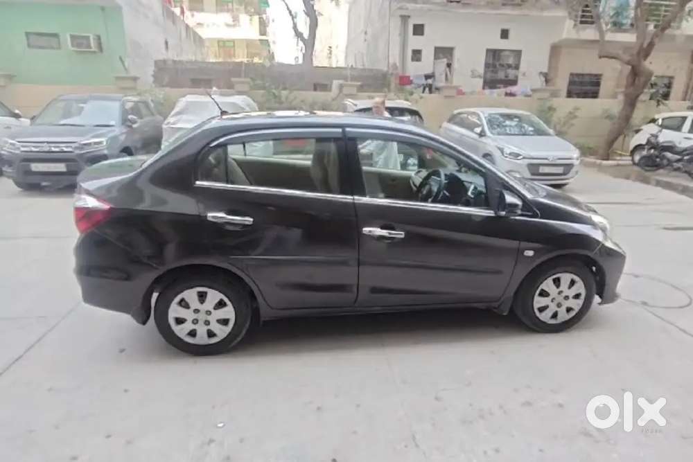 Honda Amaze (less Single Hand Driven)